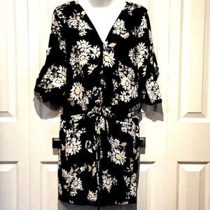 LE CHATEAU V-NECK NAVY BLUE OVERSIZED TIE‎ WAIST ROMPER SIZE S NWOT